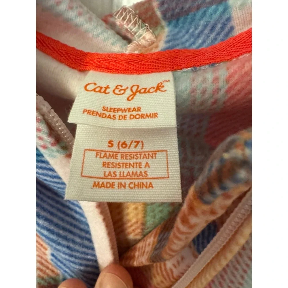 Cat & Jack Girls Size S 6/7 Fleece 1-piece Zip Hooded Plaid Pajama Front Pocket